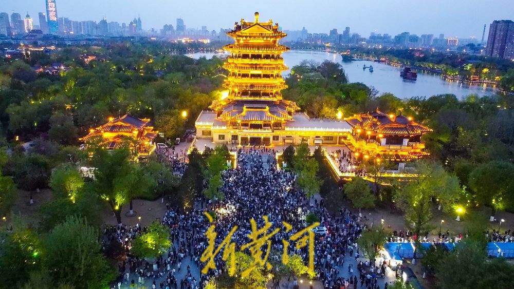 “泉”在济南过五一|再现“人从众”!济南超然楼热度不减