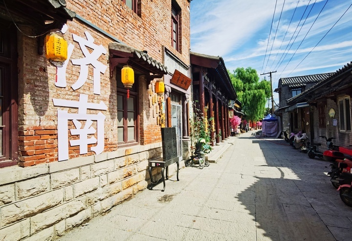 保持古朴风貌,泉城老街重铺石板路