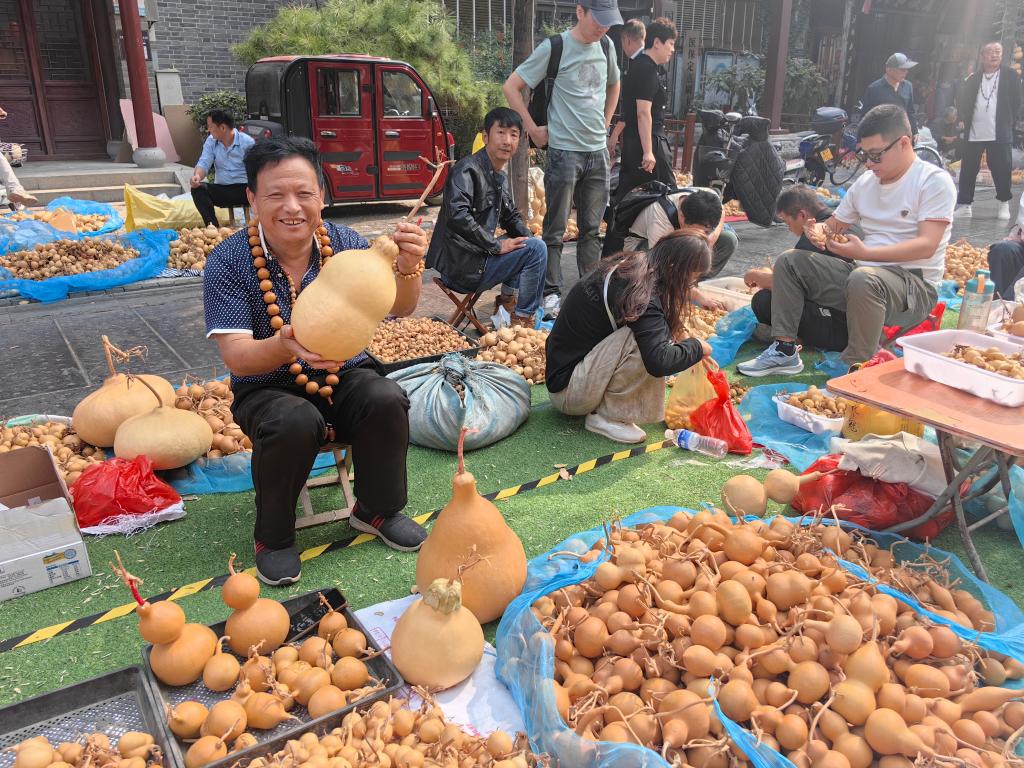 文化中国行丨老街上“挤”满“宝”