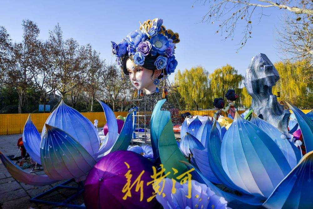 雨荷花燈現身大明湖畔,將在迎春花燈會上點亮