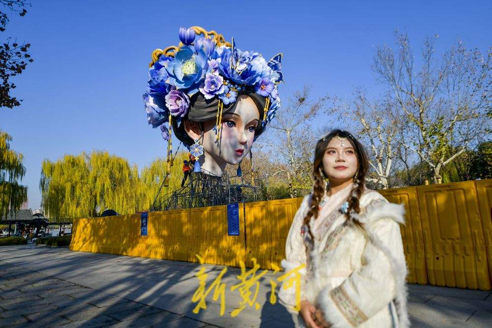 雨荷花燈現身大明湖畔，將在迎春花燈會上點亮