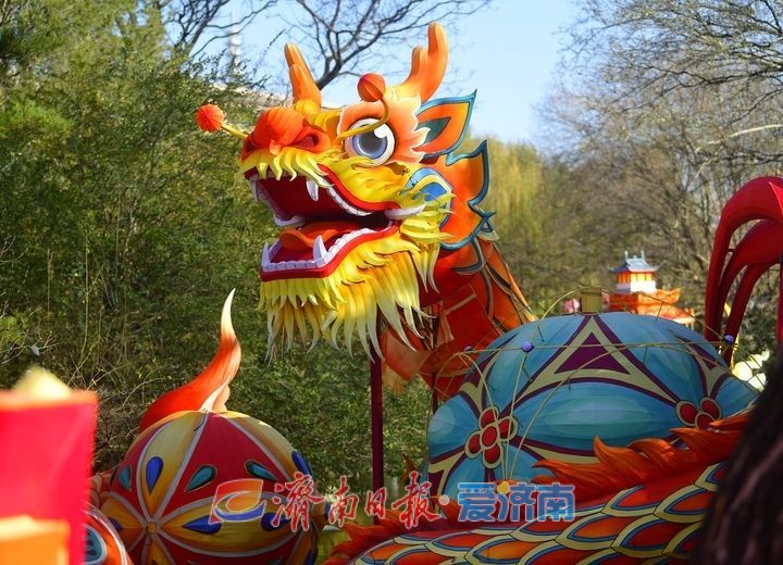 “泉”在济南冬游记|泉城元素满满,迎春花灯会核心区域展现济南传统文化