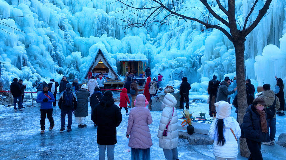 济南南山冰雪旅游季开启,九如山冰瀑节正式迎宾