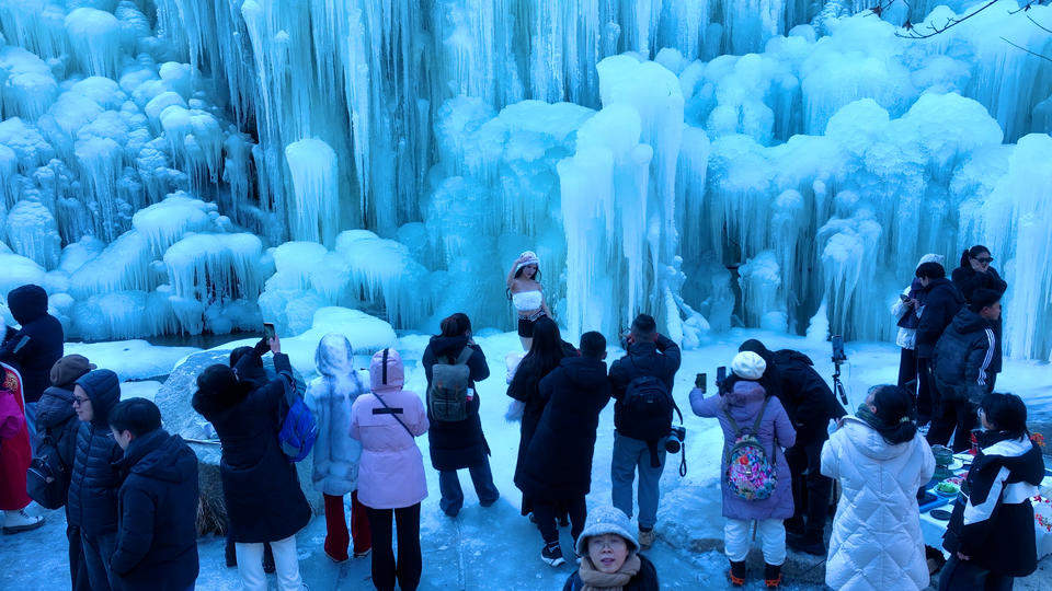 济南南山冰雪旅游季开启,九如山冰瀑节正式迎宾
