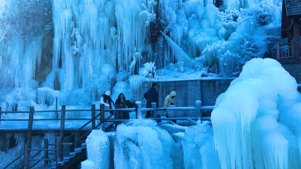 济南南山冰雪旅游季开启,九如山冰瀑节正式迎宾