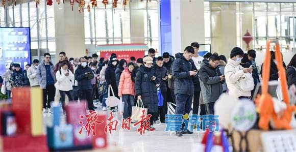 图书馆自习室“一座难求”，泉城市民早上提前两小时排队