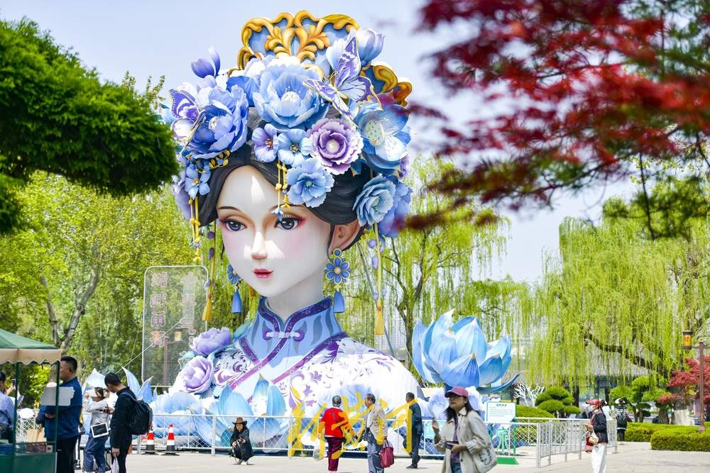 一年四季 泉在济南|“夏雨荷”花灯超长展期,亮灯近4个月热度不断