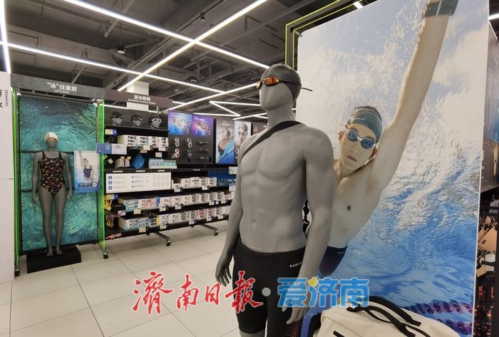 30℃+气温带动水上消费热,游泳装备市场销量增长明显