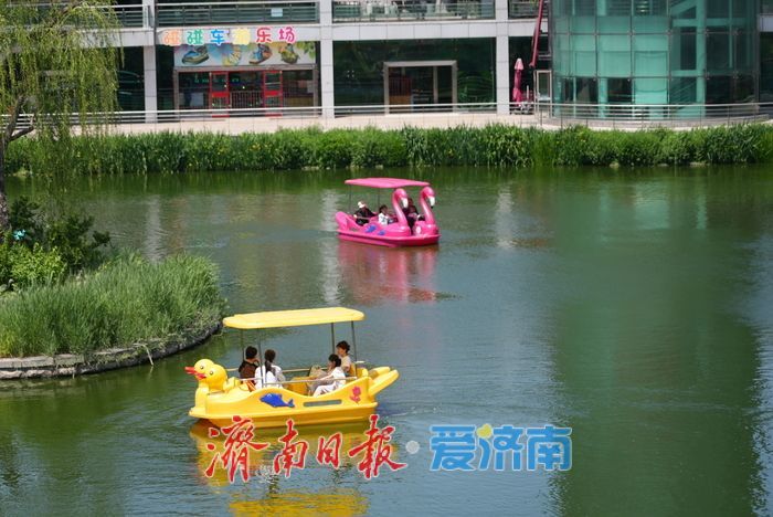 一年四季 泉在济南丨初夏泛舟，市民乐享“水上时光”