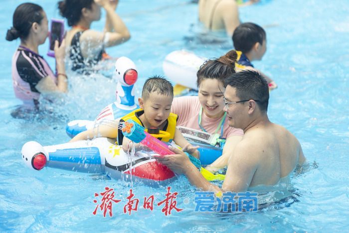 夏日经济新观察:消费热潮奔涌,民生底色愈浓