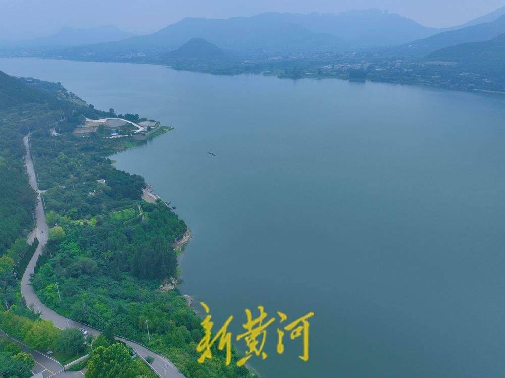一年四季 泉在济南丨云雾缭绕 济南卧虎山水库宛如“水墨画”