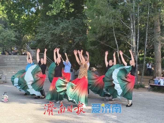 济南百花公园：秋日午后休闲好去处
