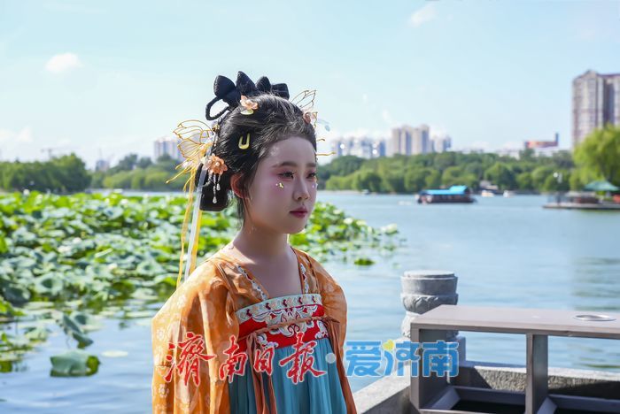 古城秋韵邂逅国潮,彰显文化自信和传统之美