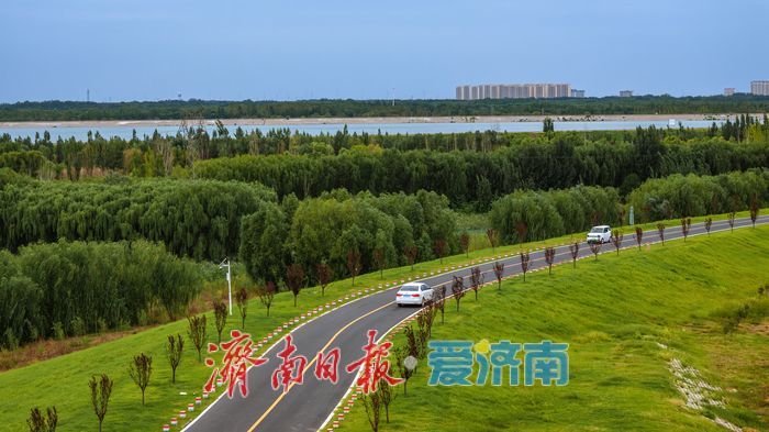一年四季 泉在济南丨济南槐荫区玉符河生态公路：仿若驰骋草原的城市风景线
