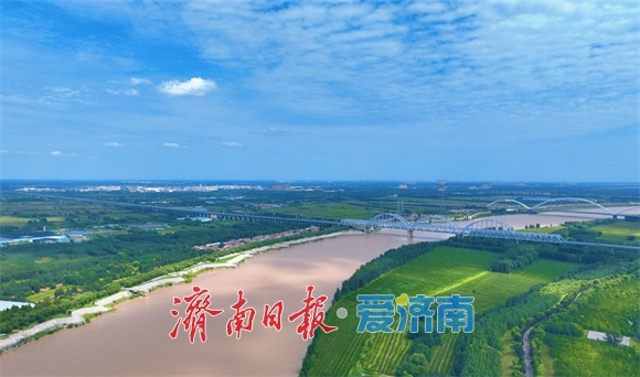 一年四季 泉在济南丨秋高气爽 雨后济南黄河岸畔碧空如洗