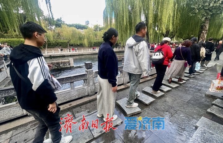 一年四季 泉在济南丨黑虎泉畔留清泉 亲水赏景暖意浓