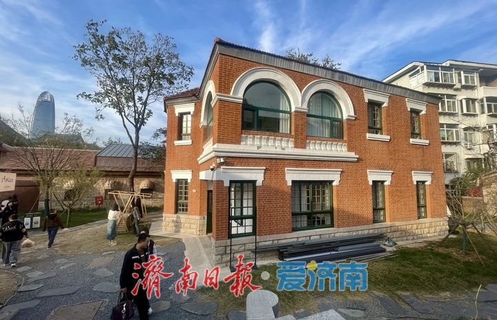 一年四季 泉在济南丨秋色映古韵 济南上新街老建筑成打卡热点