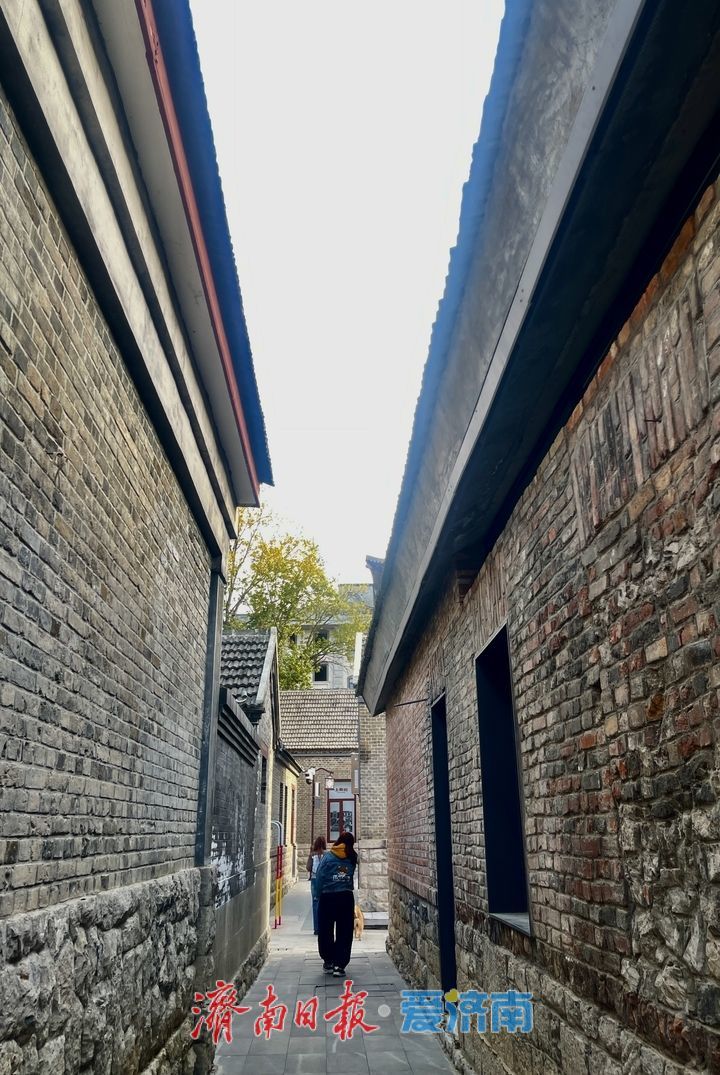 一年四季 泉在济南丨秋色映古韵 济南上新街老建筑成打卡热点