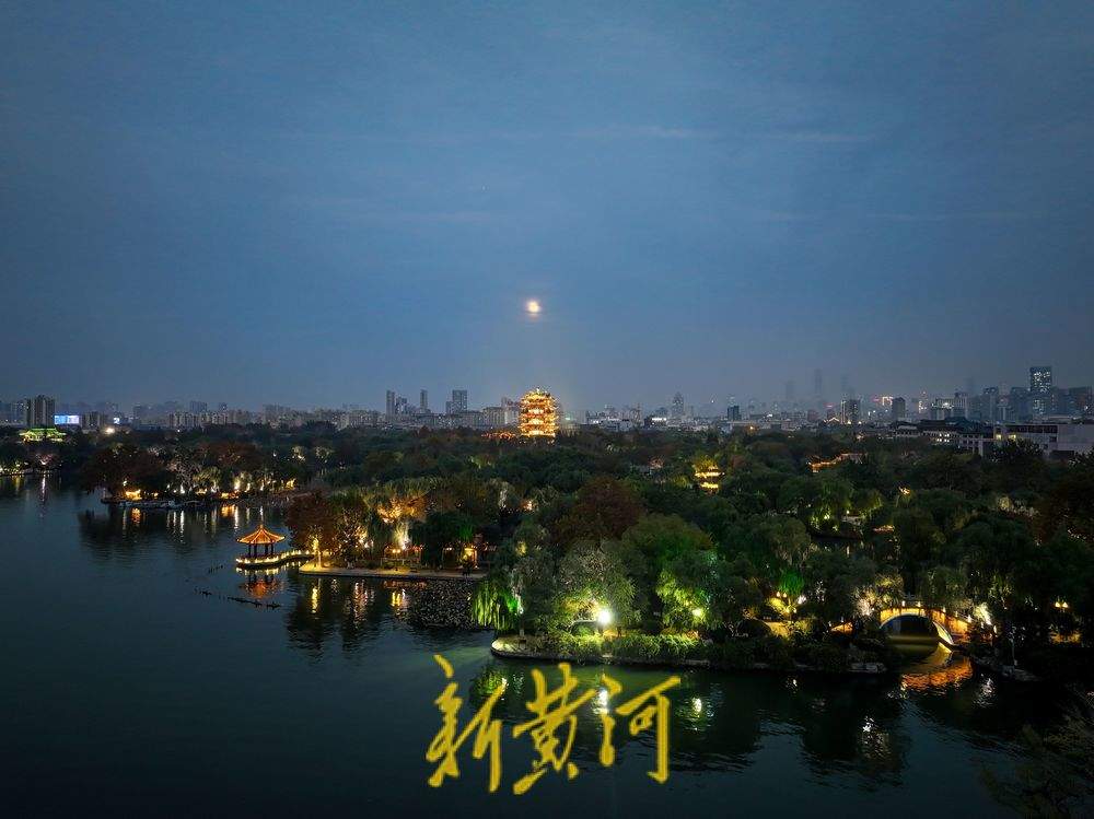 日落月升！在大明湖邂逅年度最大“超级月亮”