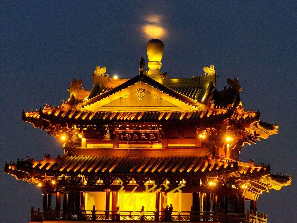 日落月升！在大明湖邂逅年度最大“超级月亮”