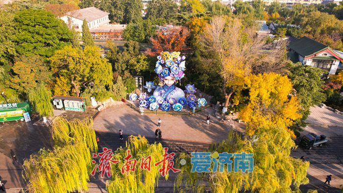 一年四季 泉在济南丨大明湖秋意浓 树木换彩妆绘美景