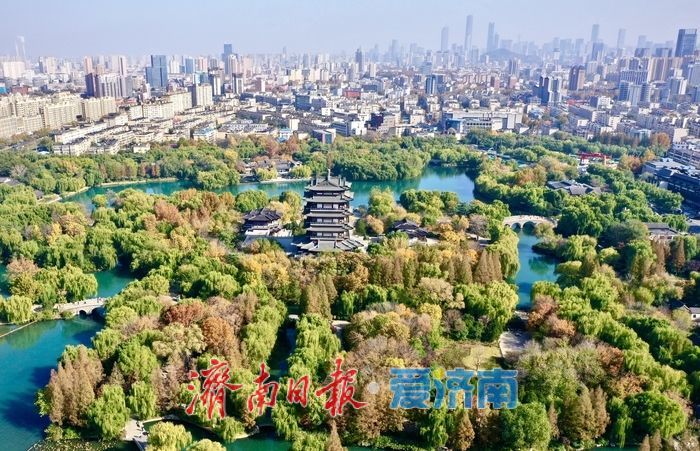 一年四季 泉在济南丨晴空万里映碧波 大明湖景美如画