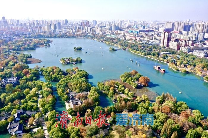 一年四季 泉在济南丨晴空万里映碧波 大明湖景美如画
