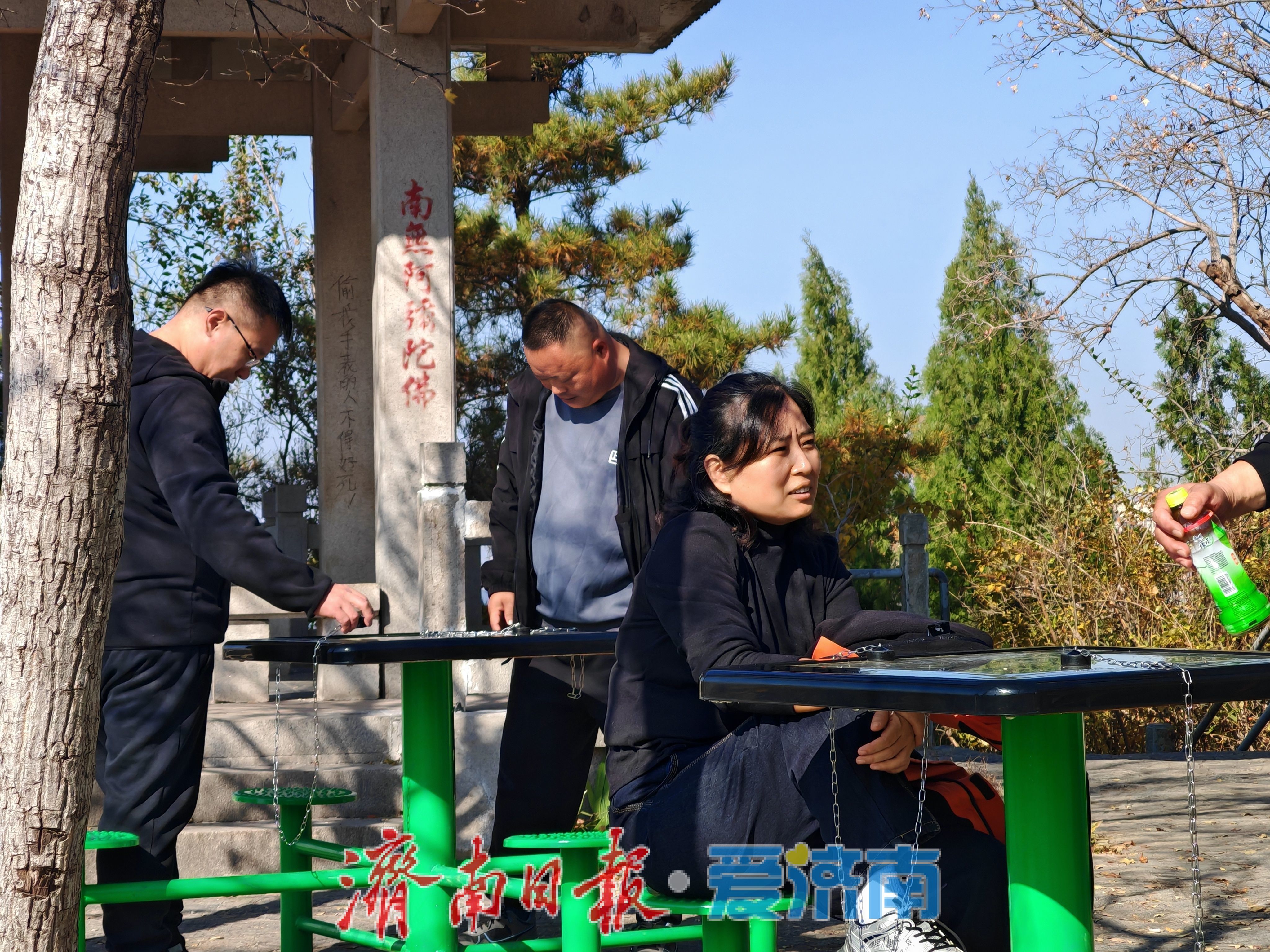 一年四季 泉在济南丨腊山冬日正当“红”