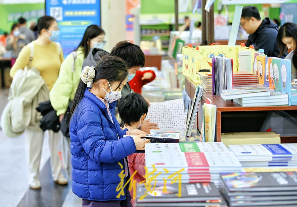 周末遇上济南书市 现场多是“小书虫”