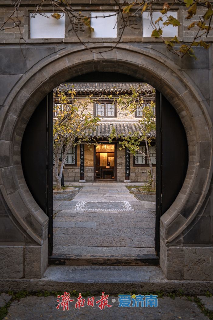 一年四季 泉在济南丨济南明府城：初冬古街藏韵味 ，泉景交织成逛街佳处 