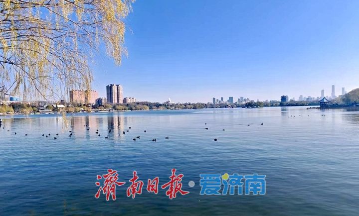 大明湖雪后初晴引客来