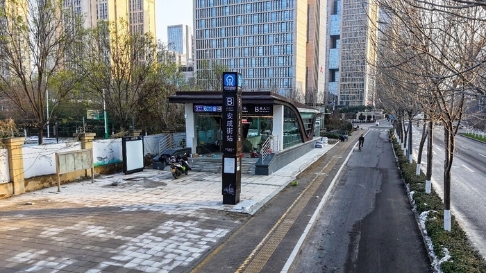 露出“真容”！济南地铁4、8号线及6号线东段站点陆续拆除围挡