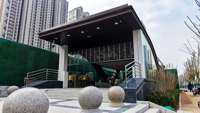 露出“真容”！济南地铁4、8号线及6号线东段站点陆续拆除围挡