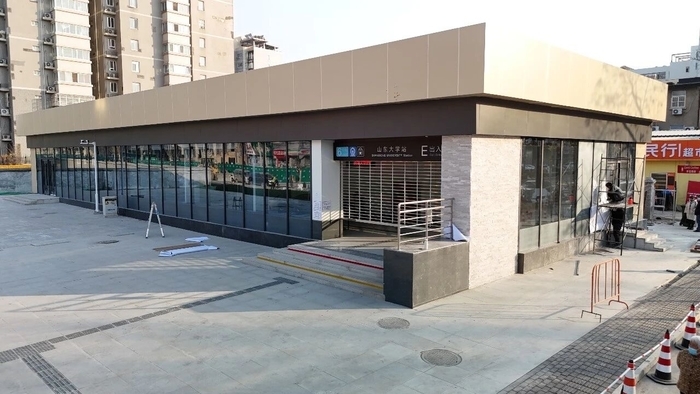 露出“真容”！济南地铁4、8号线及6号线东段站点陆续拆除围挡