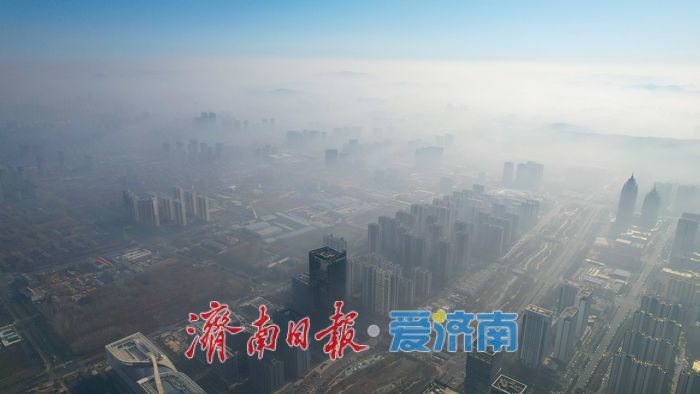 一年四季 泉在济南|高楼藏云海 泉城现平流雾景观