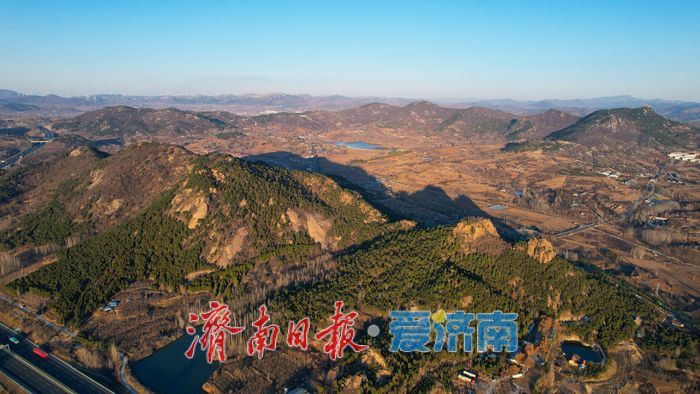 一年四季 泉在济南丨晴好冬至 映照群山