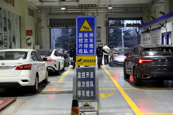 元旦节后首日济南车辆挂牌3458辆，达正常工作日业务量三倍，车管部门提醒