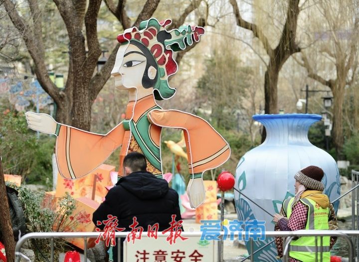 “秦琼、李清照、辛弃疾”亮相，“泉城元素”迎春花灯会唱主角