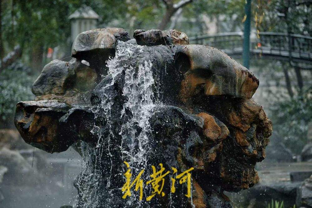 雪中泉城千泉竞涌 月牙飞瀑胜景醉人