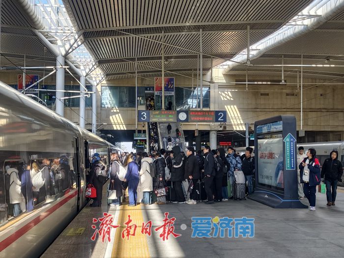 春运倒计时,高校寒假陆续开启,铁路迎学生客流高峰