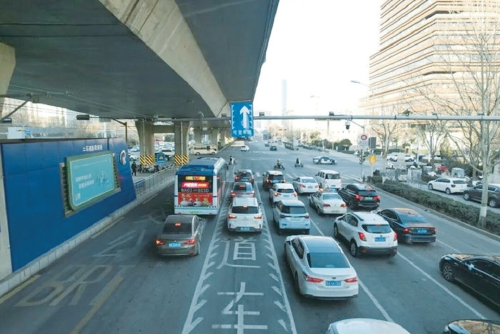 济南首个联动可变车道上线！二环南高架路东向西高峰期拥堵降低25.5%