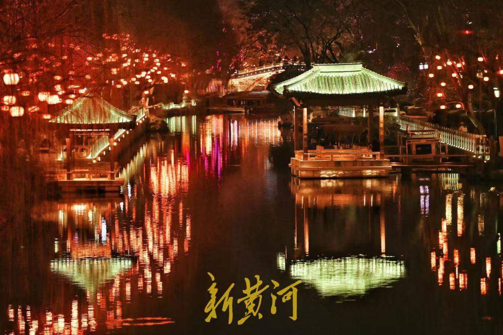 千盏“柿柿如意”灯 点亮济南护城河畔