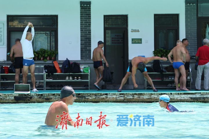一年四季 泉在济南丨泉水浴场觅清凉 一池清泉荡漾夏日惬意