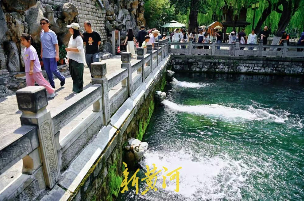 黑虎泉水位三天暴涨19厘米 泉水游迎来客流高峰