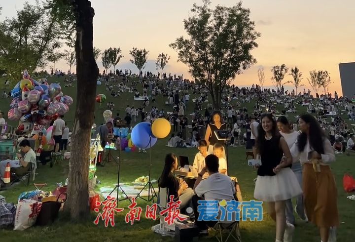 济南夜市“变形记”