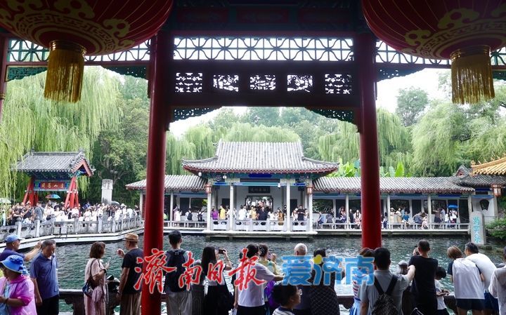 雨润泉城 趵突泉喷涌欢畅“水涌若轮”