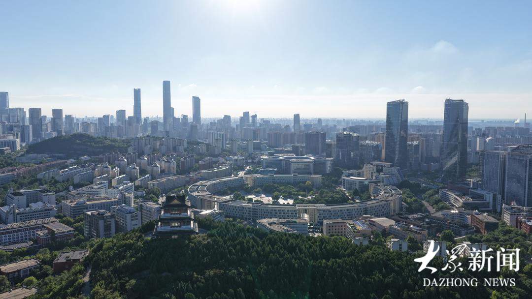 云端俯瞰，邂逅泉城山水与繁华