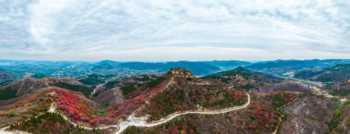 红叶热烈，荻花轻盈，济南丁子寨秋日山野美出圈