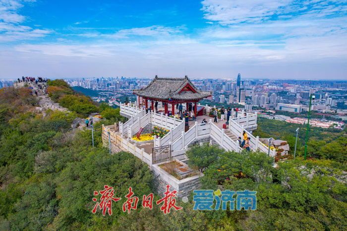 天高云阔历山秋 一城秋景入长卷