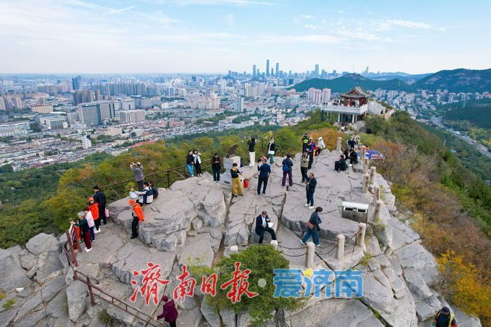 天高云阔历山秋 一城秋景入长卷